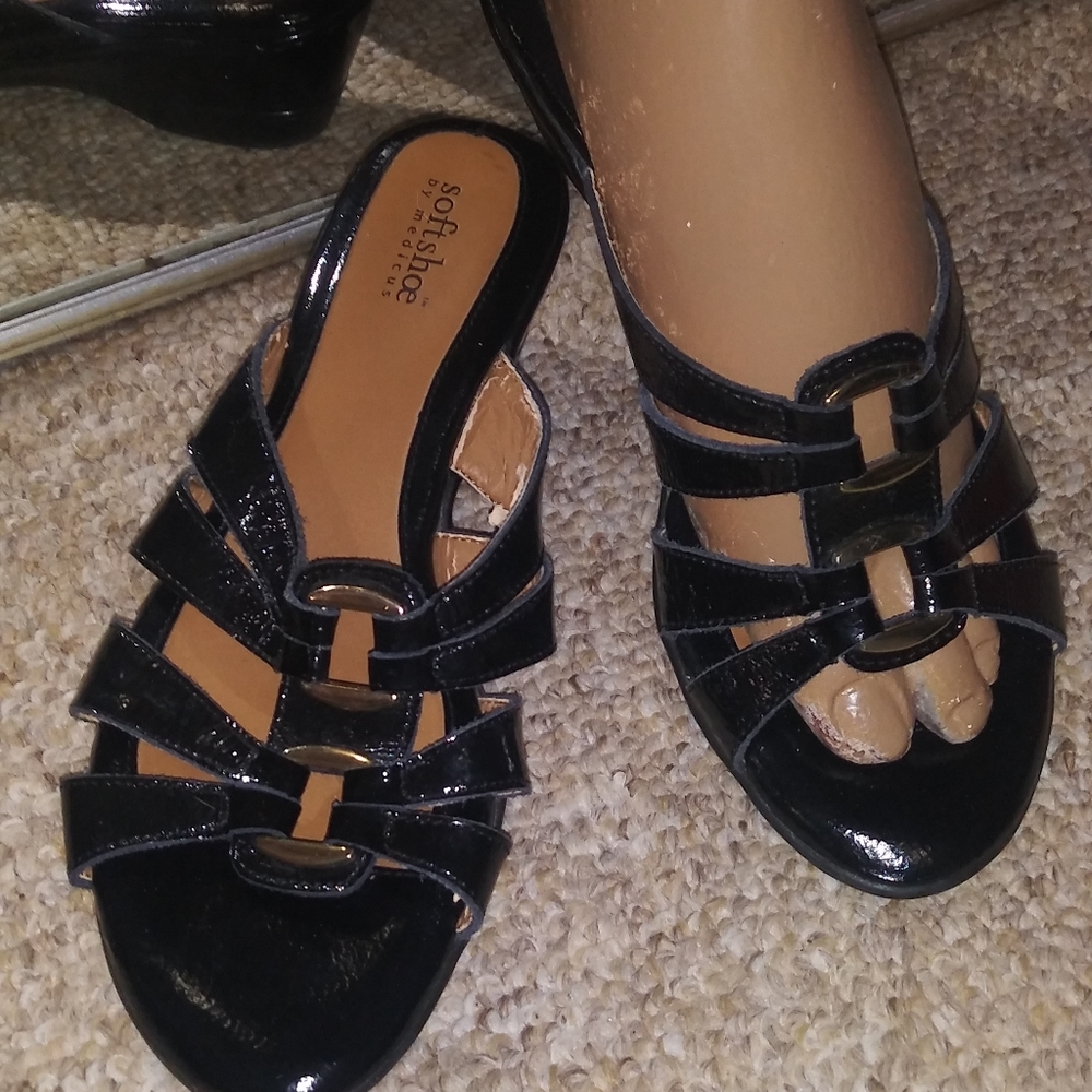 Soft Shoe Black/Gold Sandals Women's Size 8.5